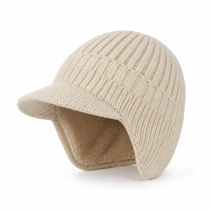 Vinterhue i beige – lys strikhue med brunt fleecefor