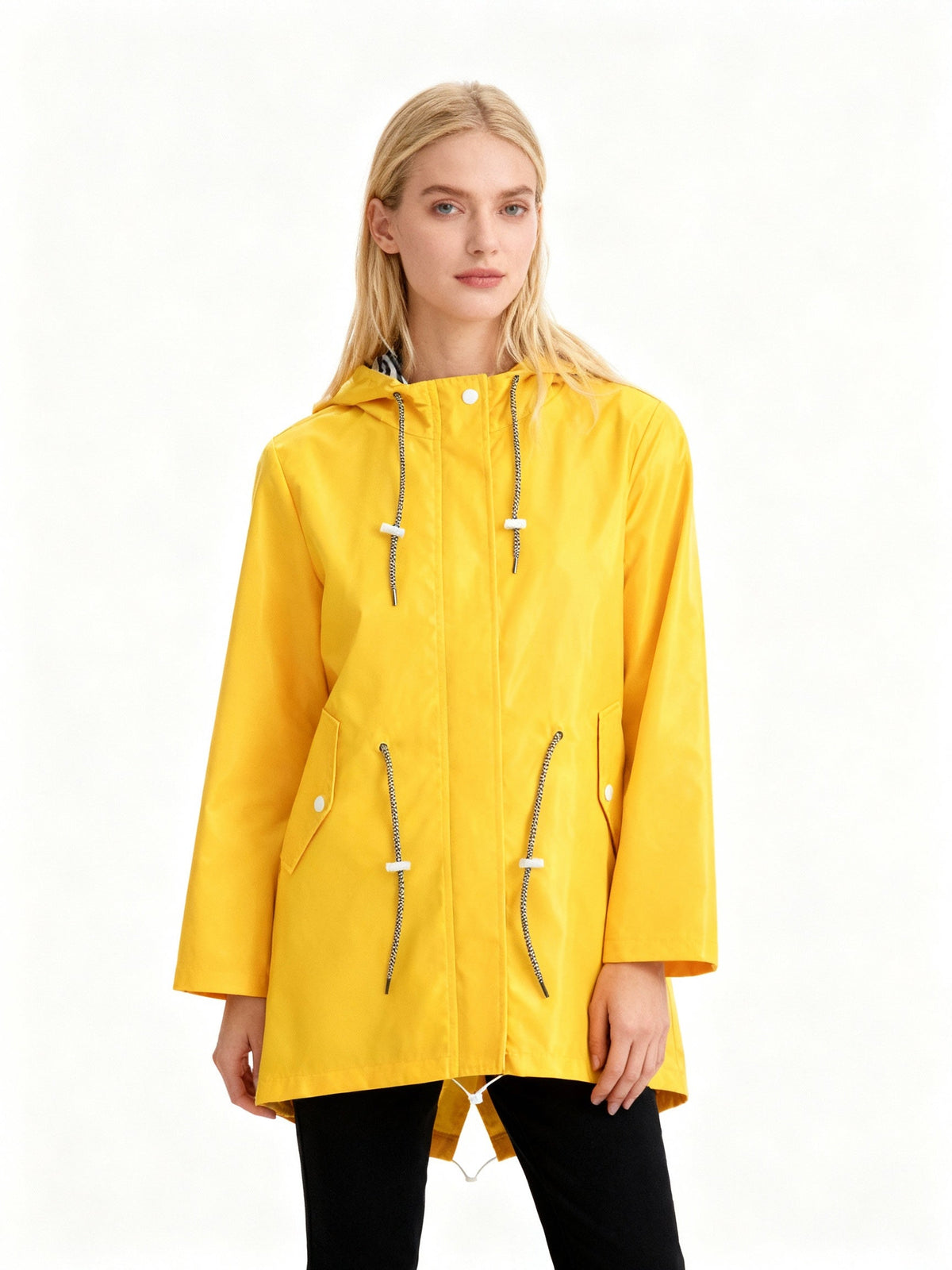 Regnjakke dame i marineblå på model
