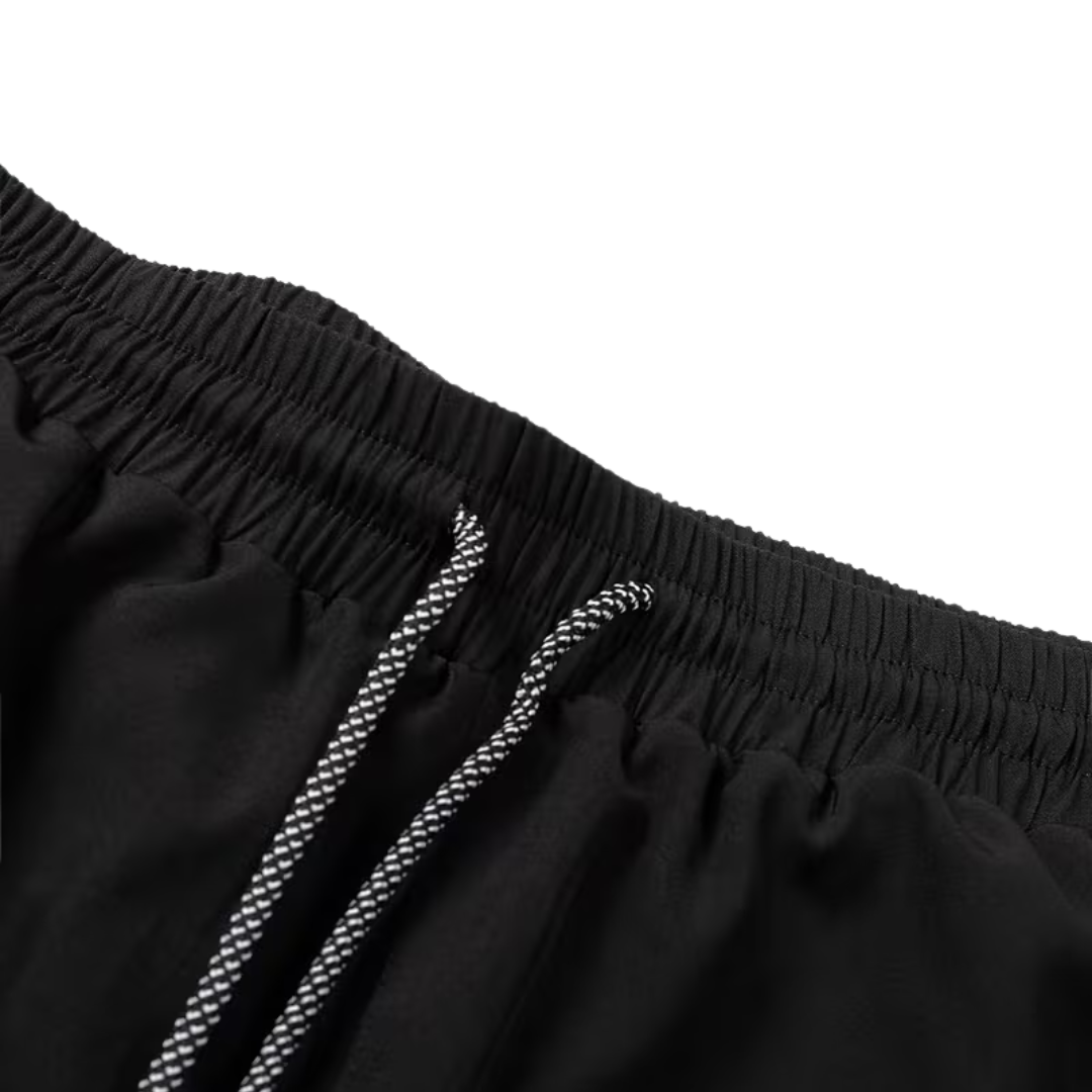 Herre sportshorts – geometrisk design & sidelommer