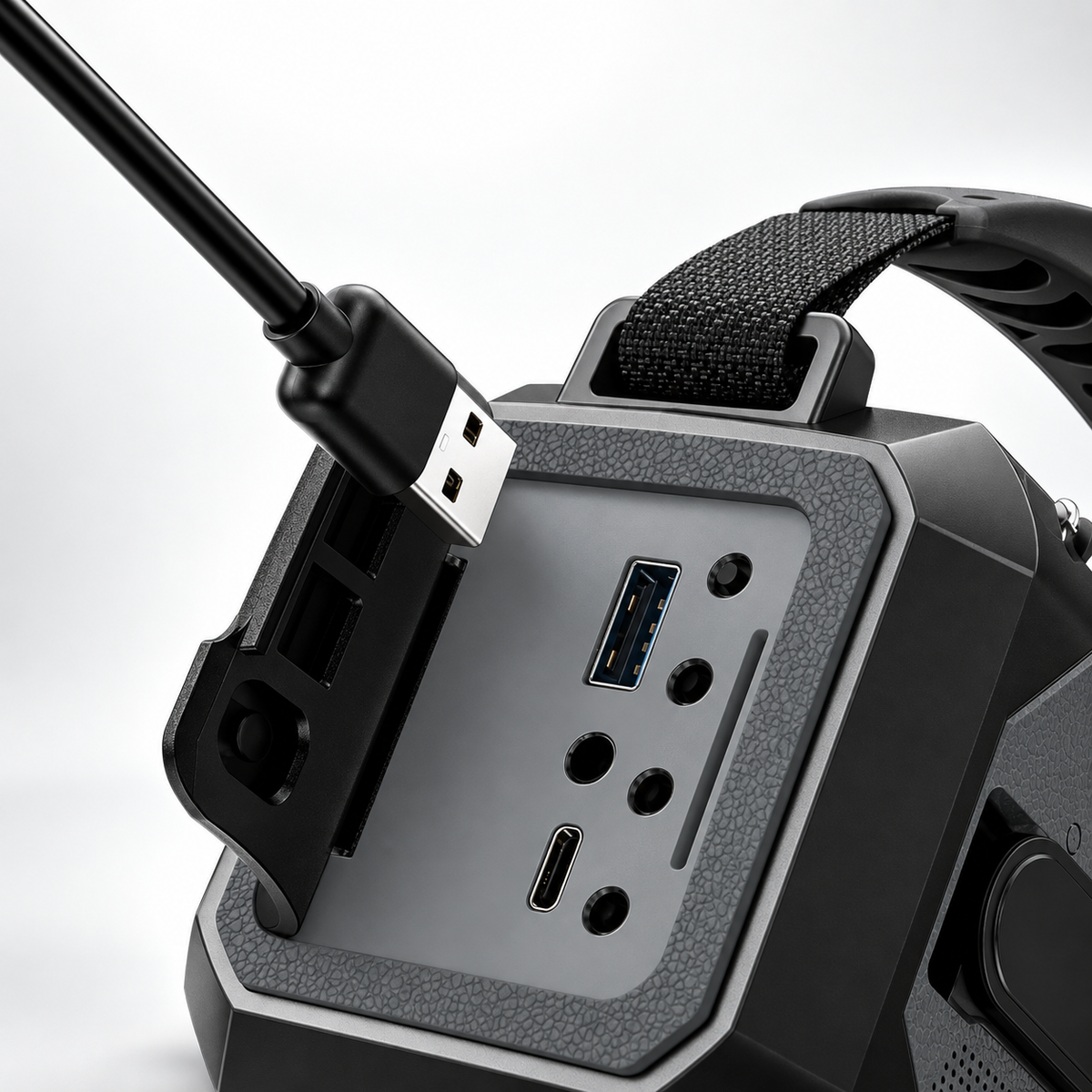 Nødradio nærbillede af USB-stikkene på siden