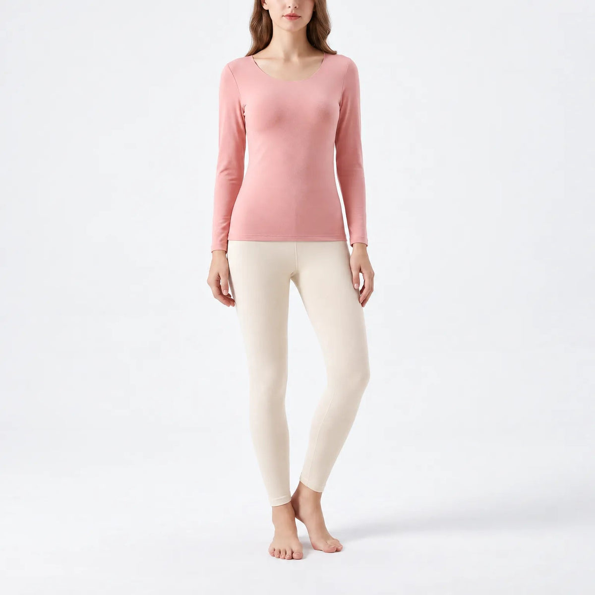 Termoundertøj dame Cremehvid, leggings – på model på lys baggrund
