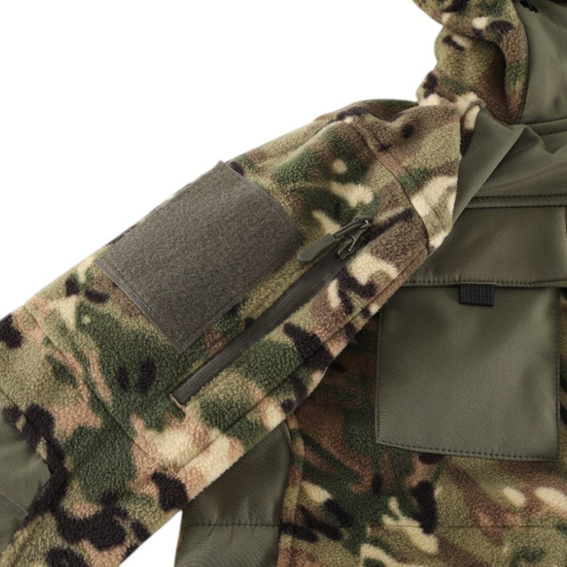 Fleecejakke herre i sort detalje af softshell-skulder