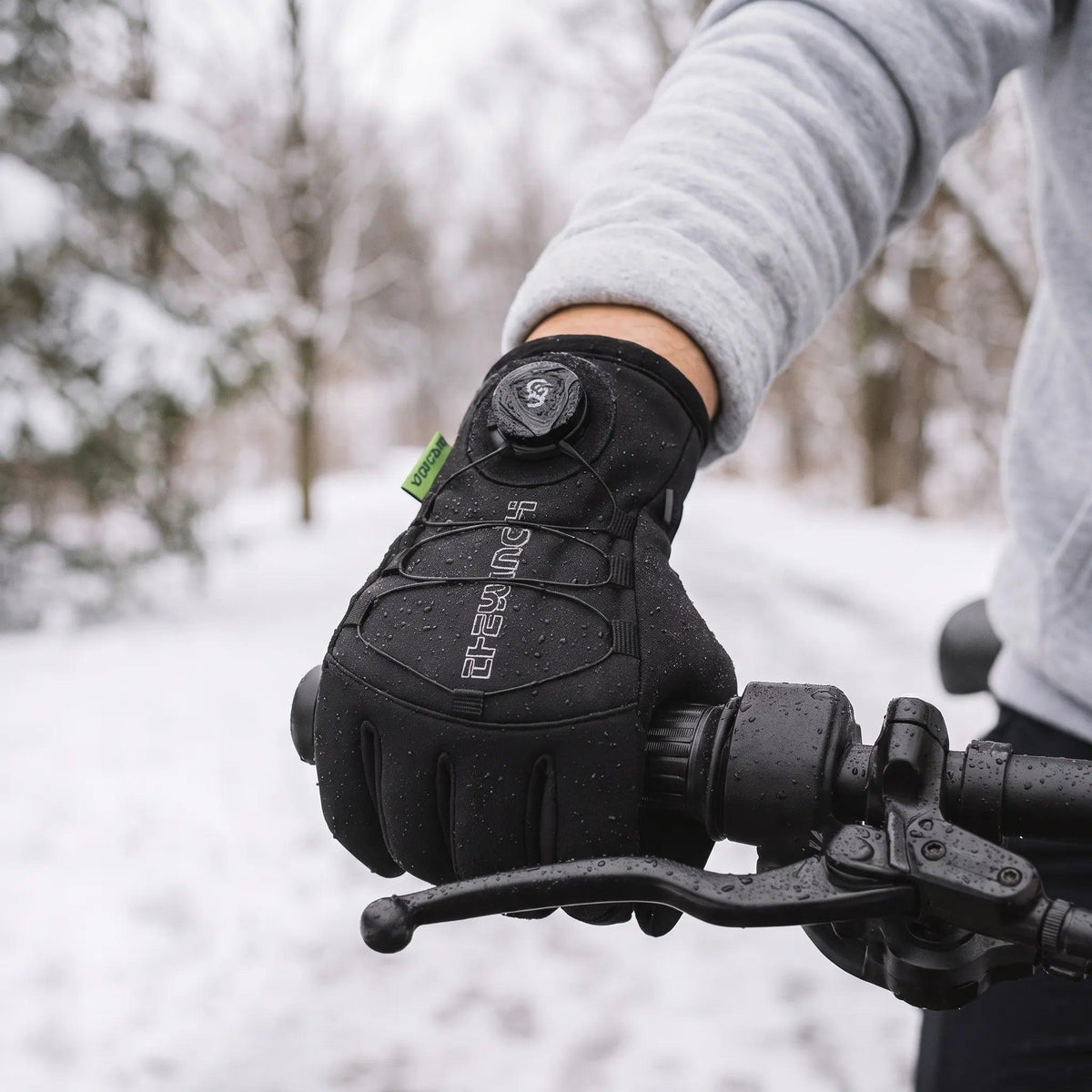 Cykelhandsker vinter detalje af touchscreen-fingre