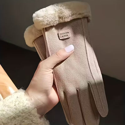 Handsker dame sammen med vinterfrakke