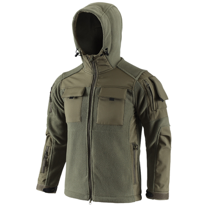 Fleecejakke herre i cp-camouflage på model på ansitz