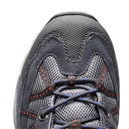 Vandresko dame på våd klippe